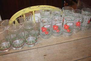lot 5259 image: Vintage Christmas Coca-Cola Glasses & More
