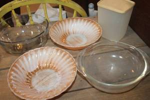 lot 5267 image: Vintage Serving Bowls and More