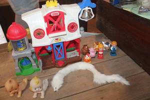 lot 5270 image: Fisher Price Barn and More