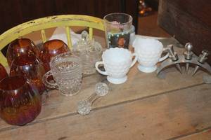 lot 5273 image: Vintage Creamers, Sugar Bowls, Plastic Cups & More