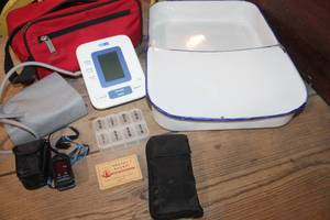 lot 5283 image: Vintage Enamelware Bed Pan and More