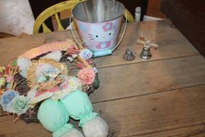 lot 5304 image: Easter Wreath and More