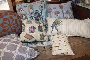 lot 5306 image: Misc. Dcor Pillows and More