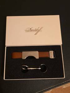 lot 1 image: Davidoff Cigar rest key chain,  in original box