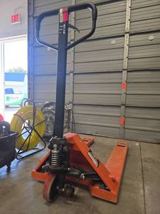 lot 18766 image: Franklin 2.5 Ton Pallet Jack 5,000 lb Capacity Manual Hand Pallet Truck