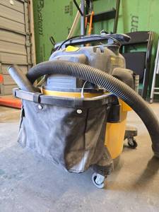 lot 18778 image: DeWalt 9 Gallon WetDry Vacuum w Hose, Wands &amp Side Bag  Model DXV09P