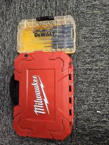 lot 18790 image: Milwaukee Hole Dozer Hole Saw Set w Case & DeWalt Drill Bit Set