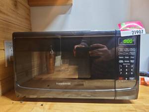 lot 21907 image: Farberware Black Countertop Microwave Oven  Model FMO07ABTBKA