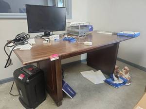 lot 21911 image: Wood Finish Desk w Dell Monitor, Mesh Desk Organizer & Surge Protector