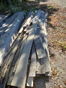 lot 21921 image: Lot of Textured Wood-Grain Siding Planks Assorted Lengths
