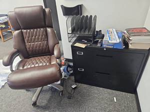 lot 21952 image: Brown Leather Executive High-Back Office Chair w Diamond Stitching & Flip Arms