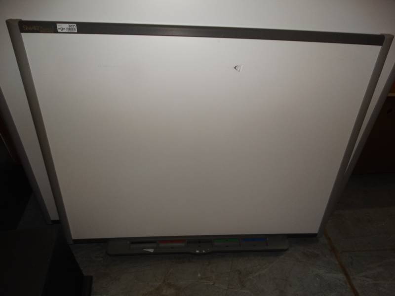 lot 8021 image: smart board -- approx L55xH43   .. no cords or markers