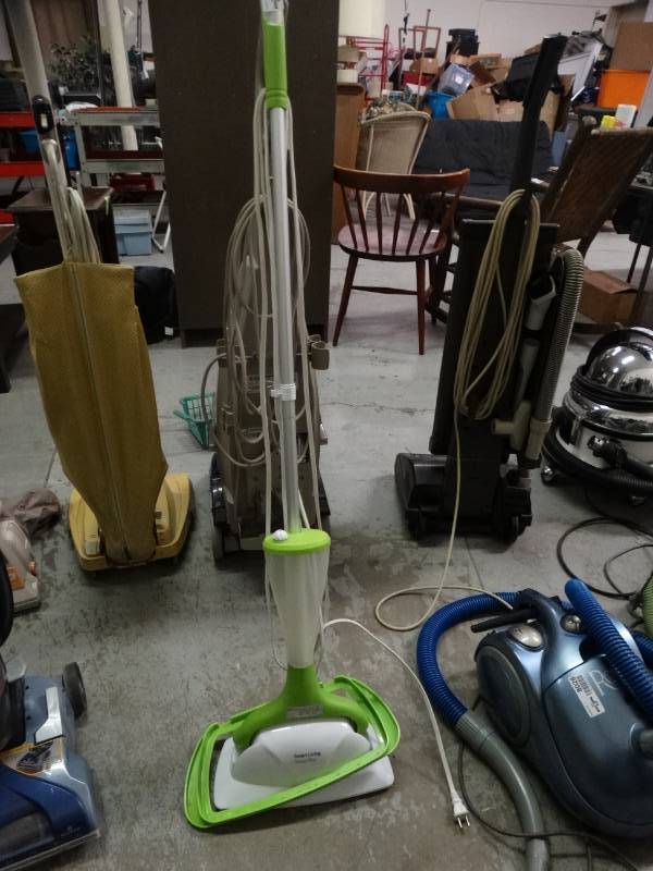 lot 8027 image: smart living steam mop --- powers on