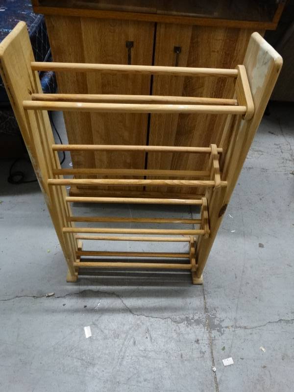 lot 8035 image: wooden quilt rack