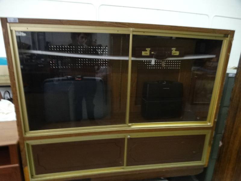 lot 8045 image: large wooden display cabinet --- approx L72xW18xH60