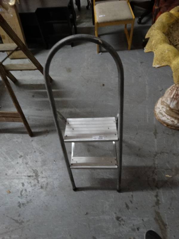 lot 8054 image: metal two-step step ladder