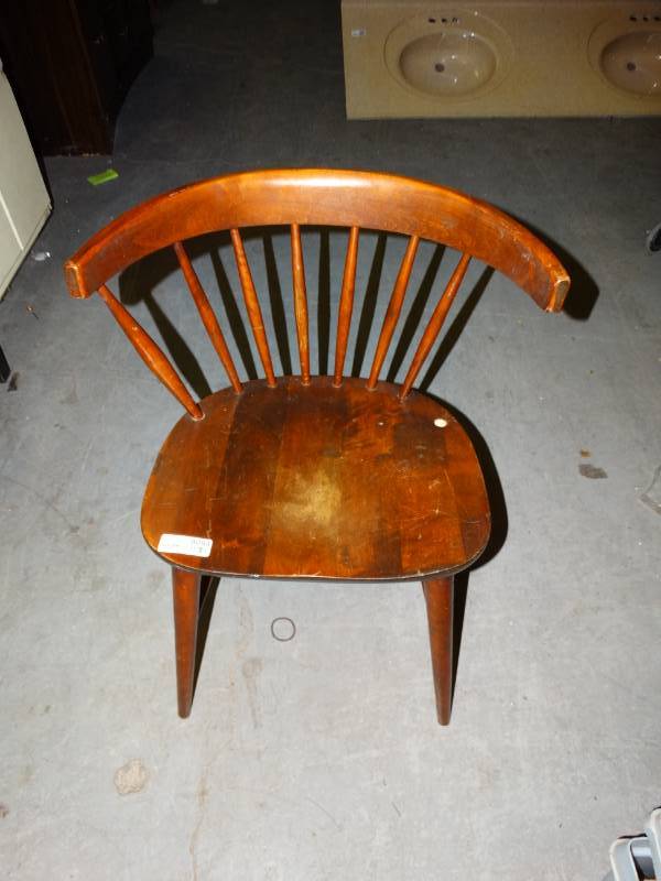 lot 8064 image: Wooden Chair