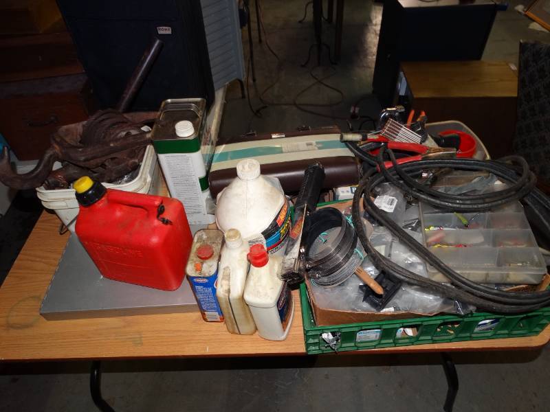 lot 8098 image: Large Lot of Assorted Homegoods