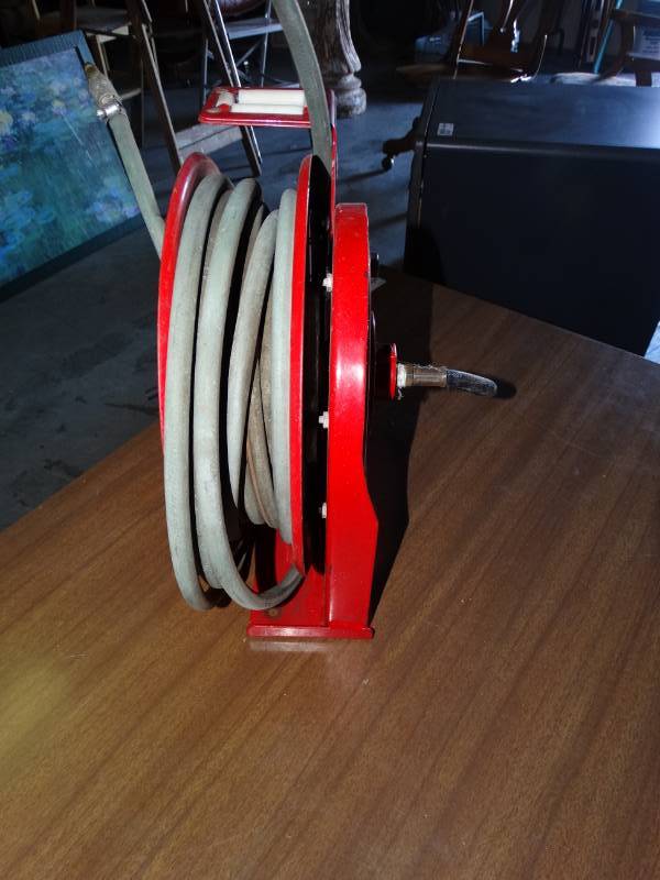 lot 8136 image: Air Hose Reel