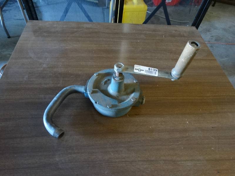 lot 8139 image: Blackmer PA-414 Heavy Duty Rotary Hand Pump 10400