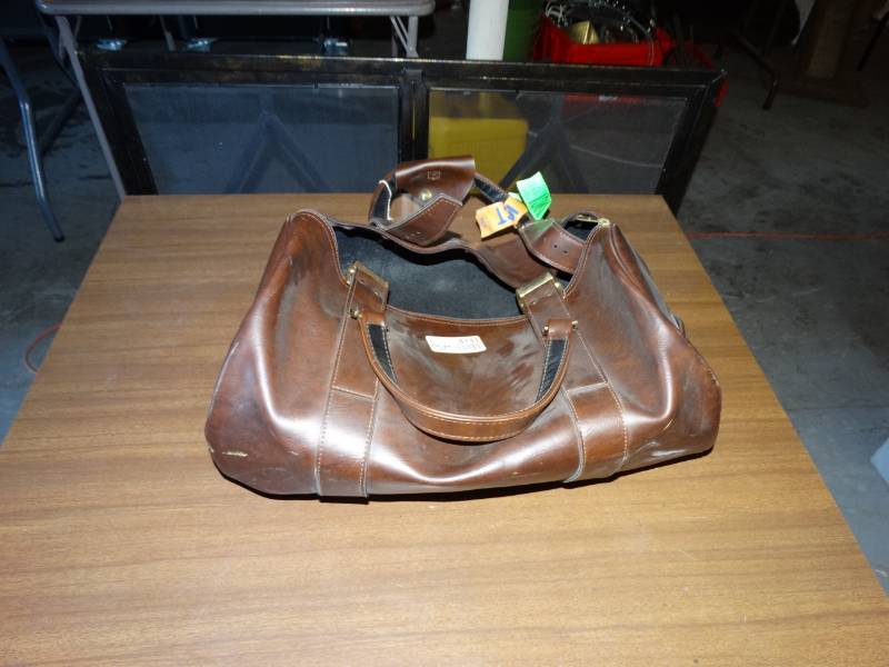 lot 8141 image: Brown Leather Duffel Bag