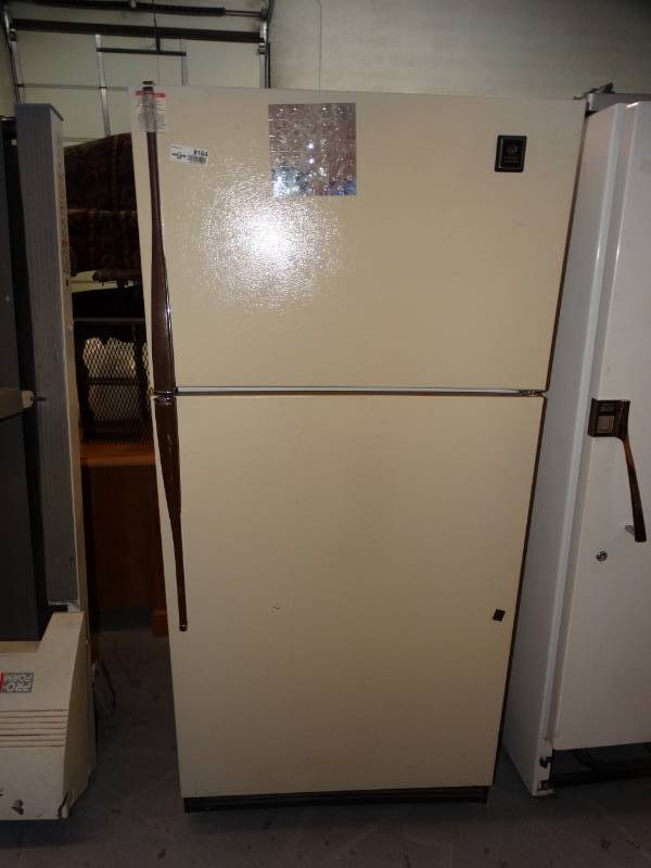 lot 8164 image: GE Fridge--In Working Condition
