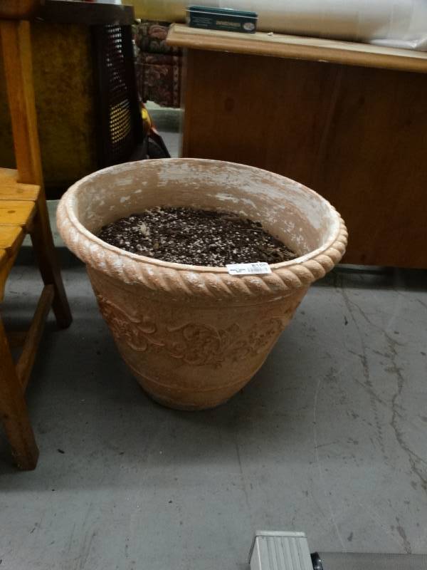 lot 8166 image: Large Planter w Soil