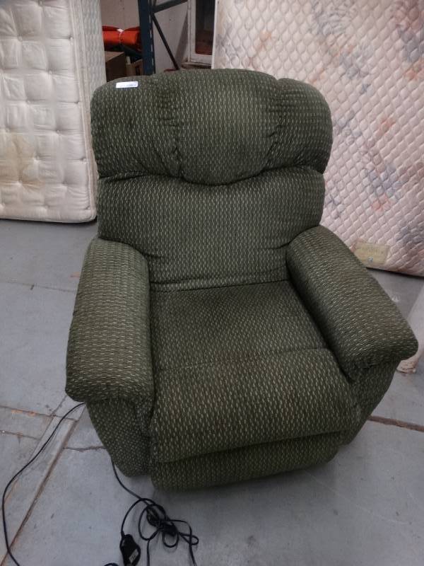 lot 8177 image: Power Lift La-Z-Boy Recliner -- In Working Condition