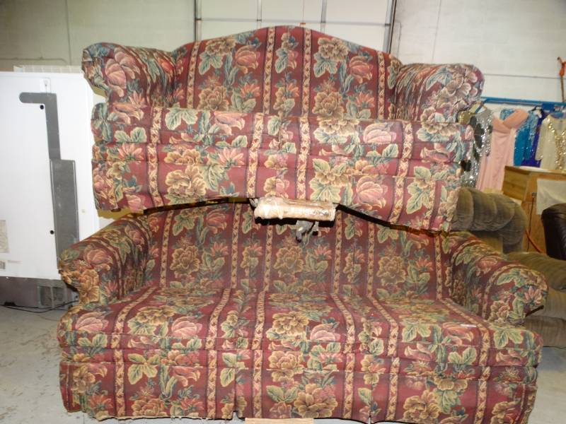 lot 8200 image: Matching Couch and Loveseat