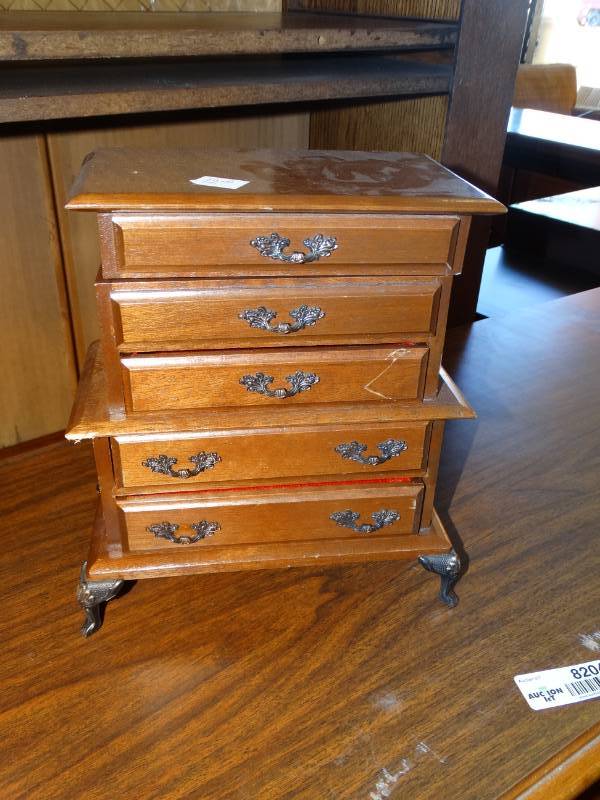 lot 8204 image: Small Wooden Jewelry Box