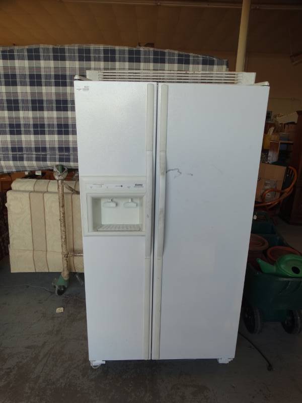 lot 8221 image: Kenmore side x side refrigerator w ice & water in door- Works
