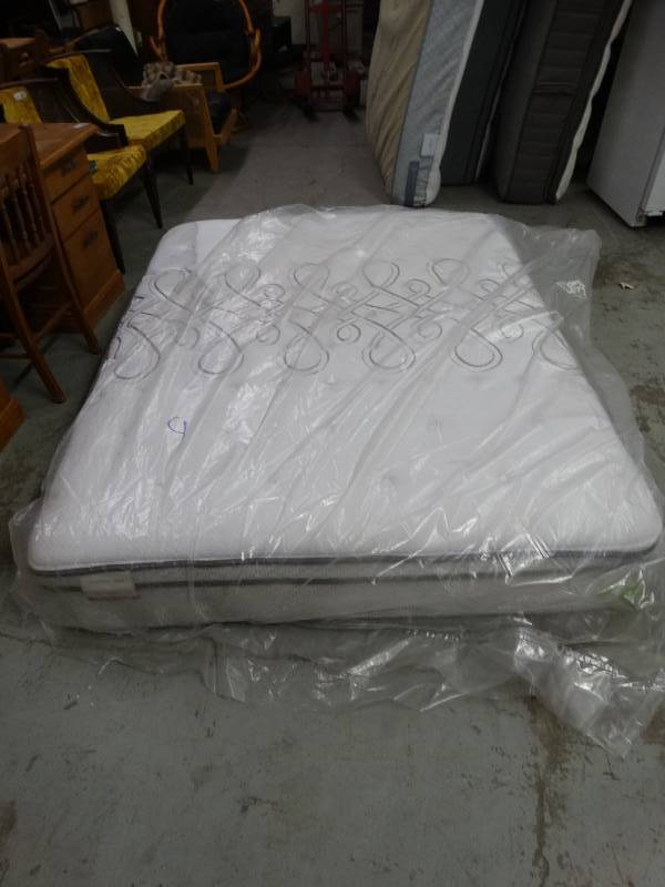 lot 8236 image: sleep tested King size Sealy Posturepedic Coastal Mist Mattress