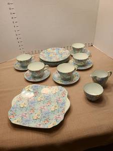 lot 4 image: Shelley England Fine Bone China, Melody  Pattern 19 pieces creamer has crack on bottom and one cup is cracked  beautiful set