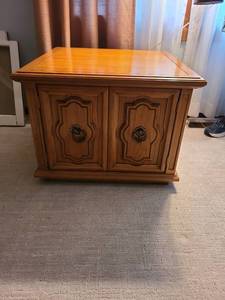 lot 809 image: End table with doors, 21x28x28