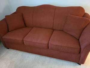 lot 811 image: Burgundy couch, 38x57x42, floor to seat, 18in., with 2 matching throw pillows