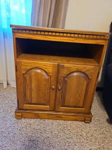 lot 817 image: Swivel top TV stand with doors, 31x28x17