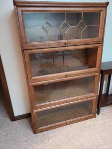 lot 819 image: 4-Section Barrister Bookcase with Leaded Glass Top, 59x36x13 located in basement