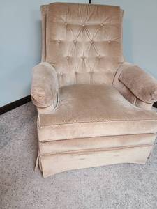 lot 820 image: Beige swivel rocker by Fairfield, 35x29x30, floor to seat 16 located in basement