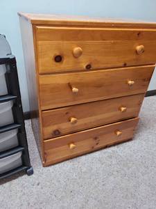 lot 823 image: Small chest of drawers, 30x26x15, located in basement