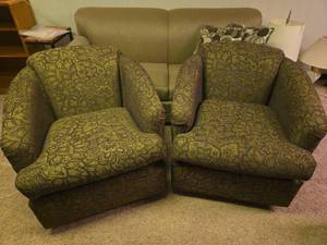 lot 831 image: Pair of swivel rockers, 32x30x34, floor to seat 20in, located in basement