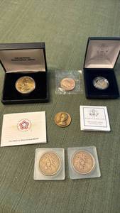 lot 929 image: U.S. Commemorative Coins and Medals Lot - National Bicentennial, Susan B. Anthony Proof Dollar and more
