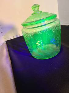 lot 1002 image: Green Uranium Glass Covered Jar with Lid