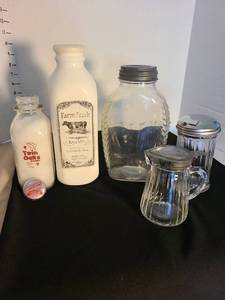 lot 1003 image: Vintage Milk Bottles and Glass Dairy Containers Lot of 5