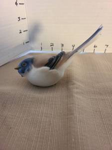 lot 1004 image: Vintage Bing and Grondahl porcelain optimist titmouse bird figurine, no. 1633