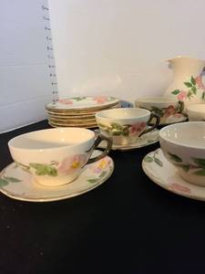 lot 1011 image: Franciscan Desert Rose Earthenware Tea Set,   24 pieces