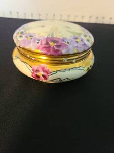 lot 1014 image: Limoges Hand Painted Porcelain Box with Floral Decoration