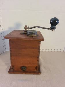 lot 1027 image: Antique Wooden Coffee Grinder Box with Cast Iron Handle and Perforated Metal Burr