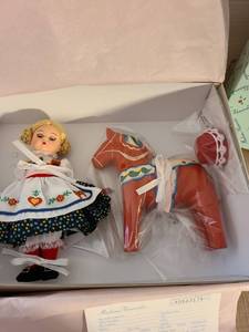 lot 1034 image: Madame Alexander Doll in Swedish Dress with hat, plus a wooden Swedish horse, all in original box