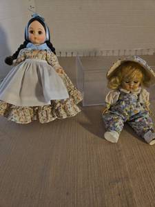 lot 1035 image: 2 Madame Alexander Dolls with Floral Dresses