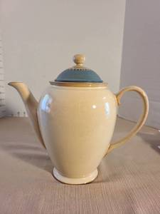 lot 1038 image: Denby Luxor Stoneware Coffee Pot with Lid